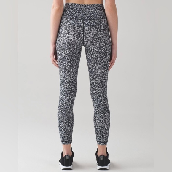 Lululemon - Wunder Under Hi-Rise 7/8 Tight (Full-On Luxtreme) - Picture 2 of 9